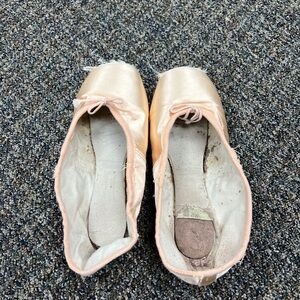 Smelly used old broken in pointe shoes